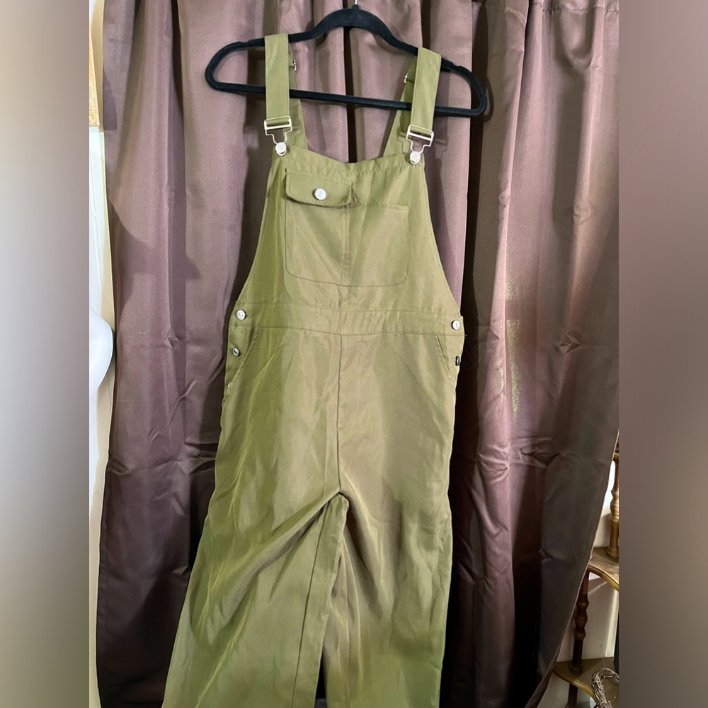 Ladies Salanta Overalls, Size Large, Olive green, they are so cute